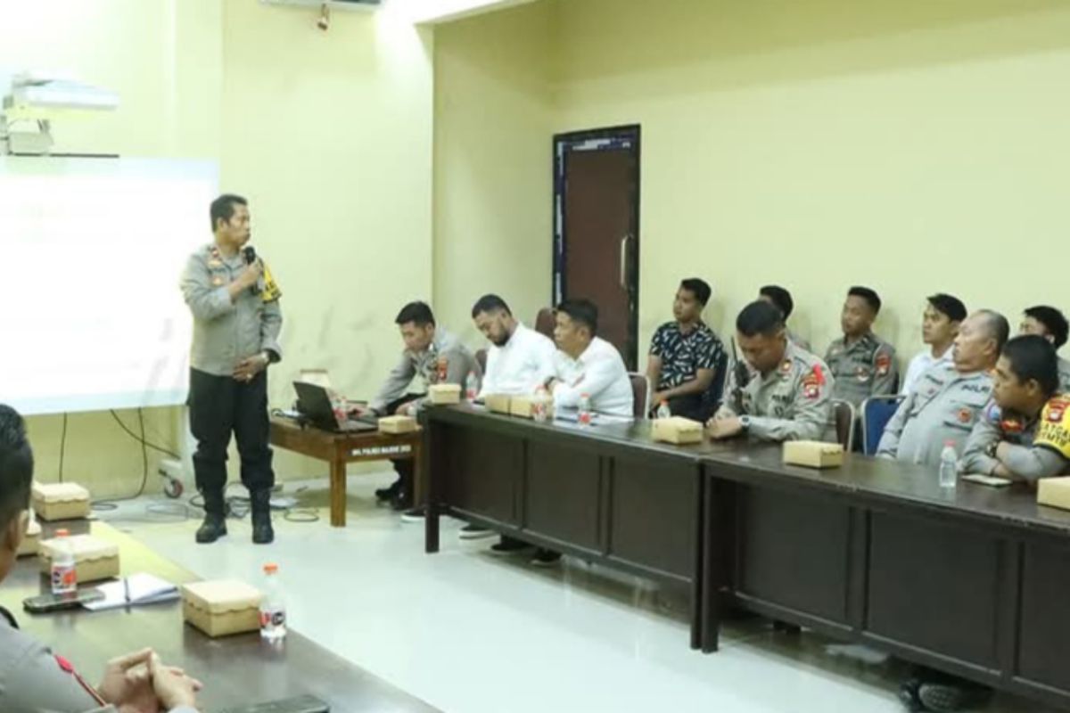 Polres Majene Sulbar tingkatkan pengetahuan komunikasi publik personel