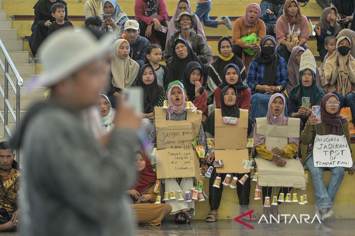 Aksi tolak pembangunan TPST Regional Banten