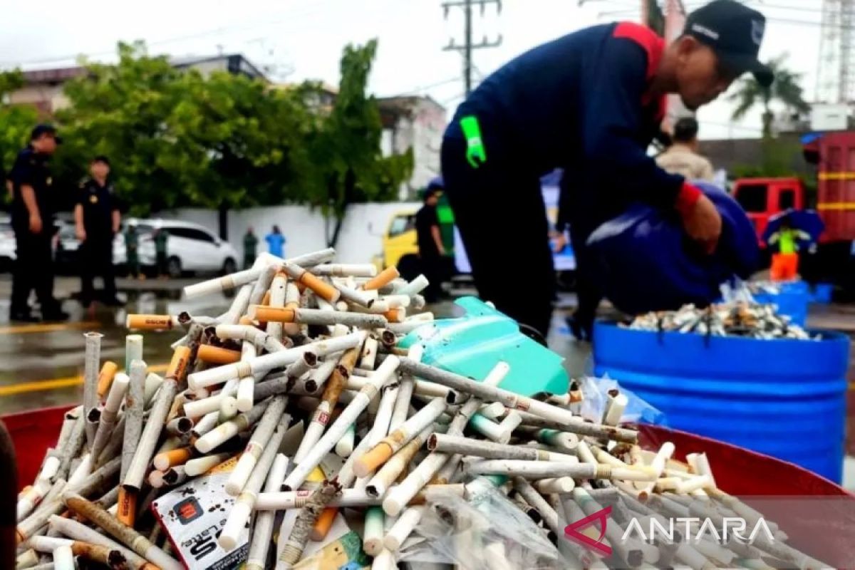 Bea Cukai Makassar menggagalkan peredaran 45.000 rokok ilegal