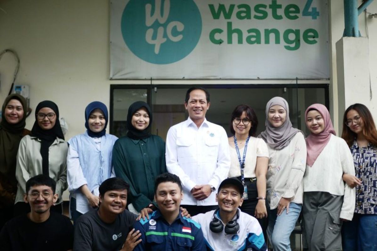 Menteri Lingkungan Hidup kunjungi fasilitas Pemulihan Material Waste4Change