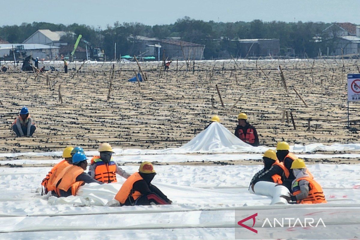 Matras bambu tol tanggul laut Semarang-Demak