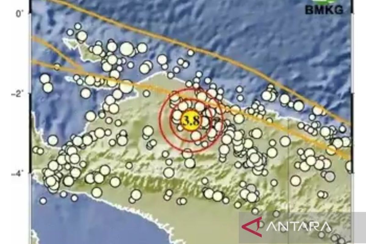 Selasa dini hari terjadi empat kali gempa di Sulawesi dan Papua