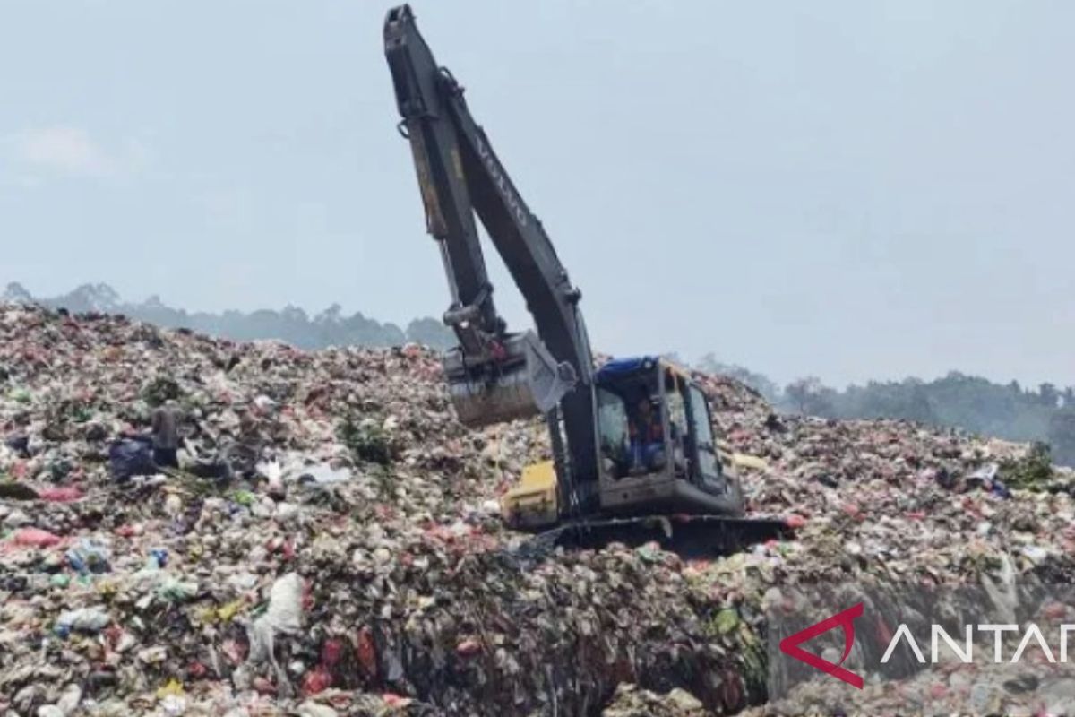 Karawang tingkatkan penanganan sampah di TPA Jalupang dengan control landfill