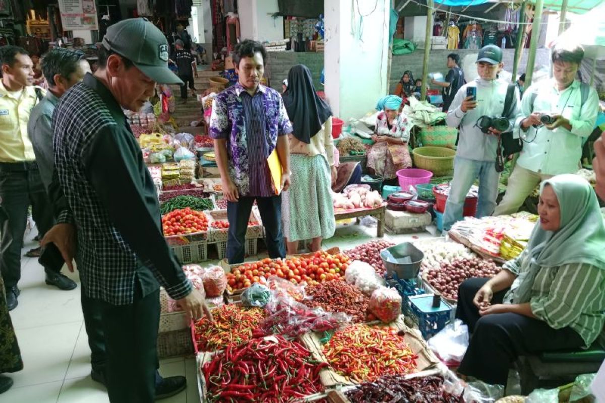 Harga cabai naik, Wabup Lombok Tengah sidak di pasar