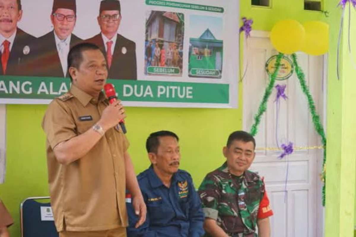 Baznas Sidrap menyerahkan satu unit RTLH kepada warga tuna wisma