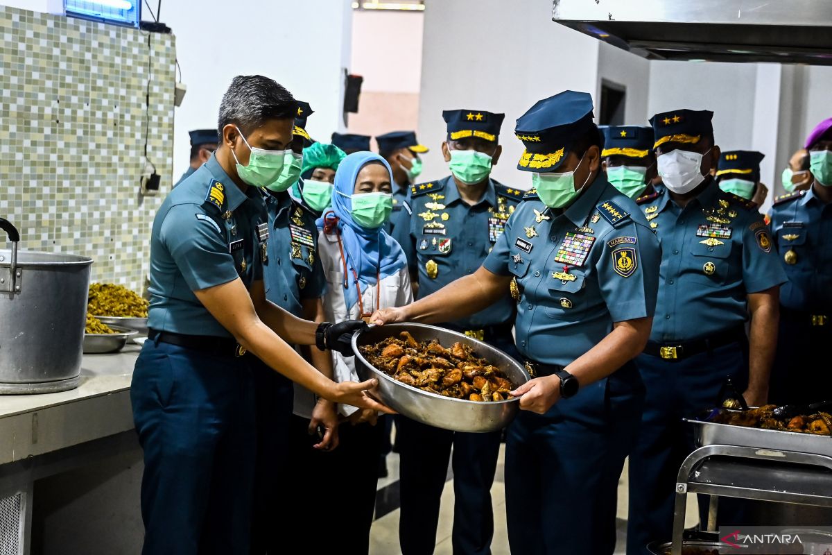 KSAL tinjau proses pengolahan makan bergizi gratis di dapur Seskoal