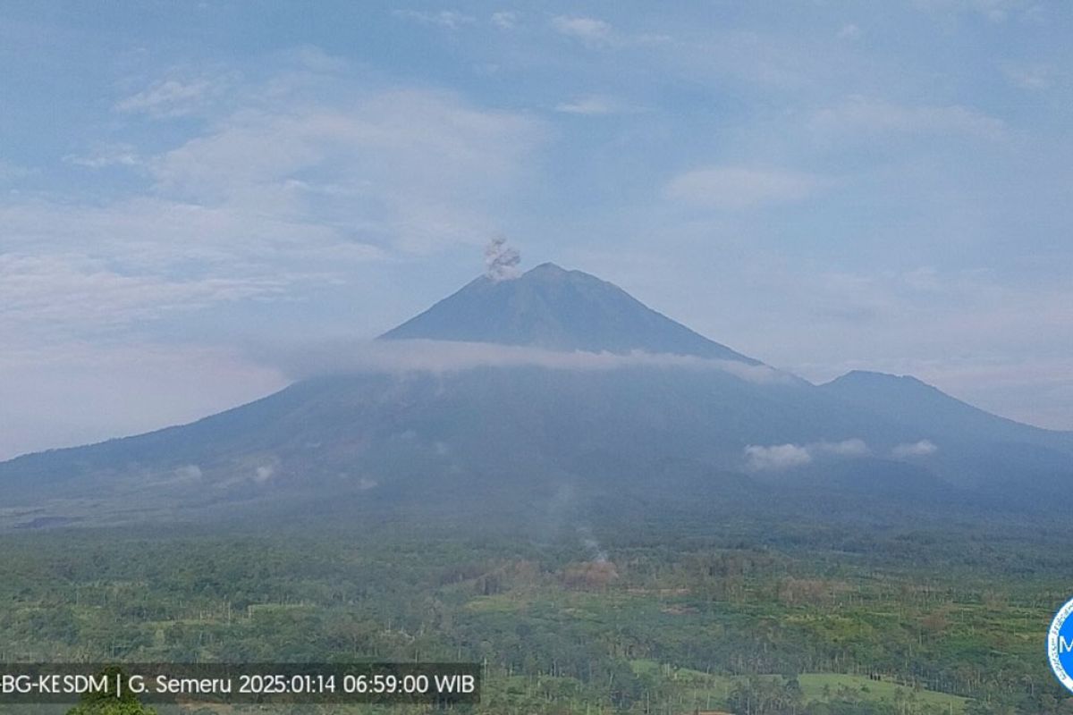 Semeru erupsi enam kali Selasa pagi