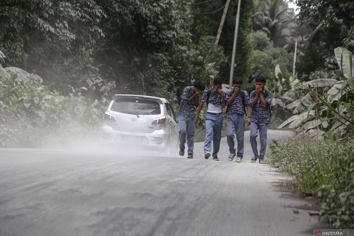 BPBD  imbau warga tingkatkan kewaspadaan menyusul erupsi Gunung Ibu