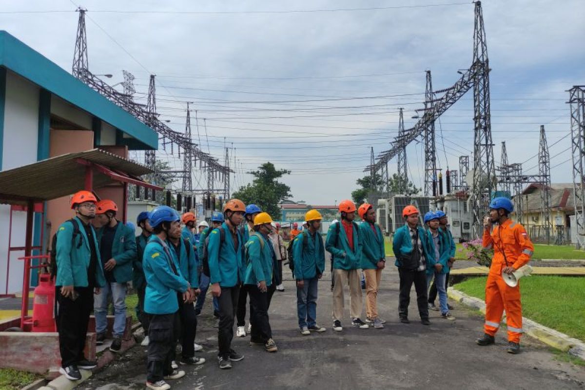 Mahasiswa Kediri kuliah lapangan di Gardu Induk Banaran