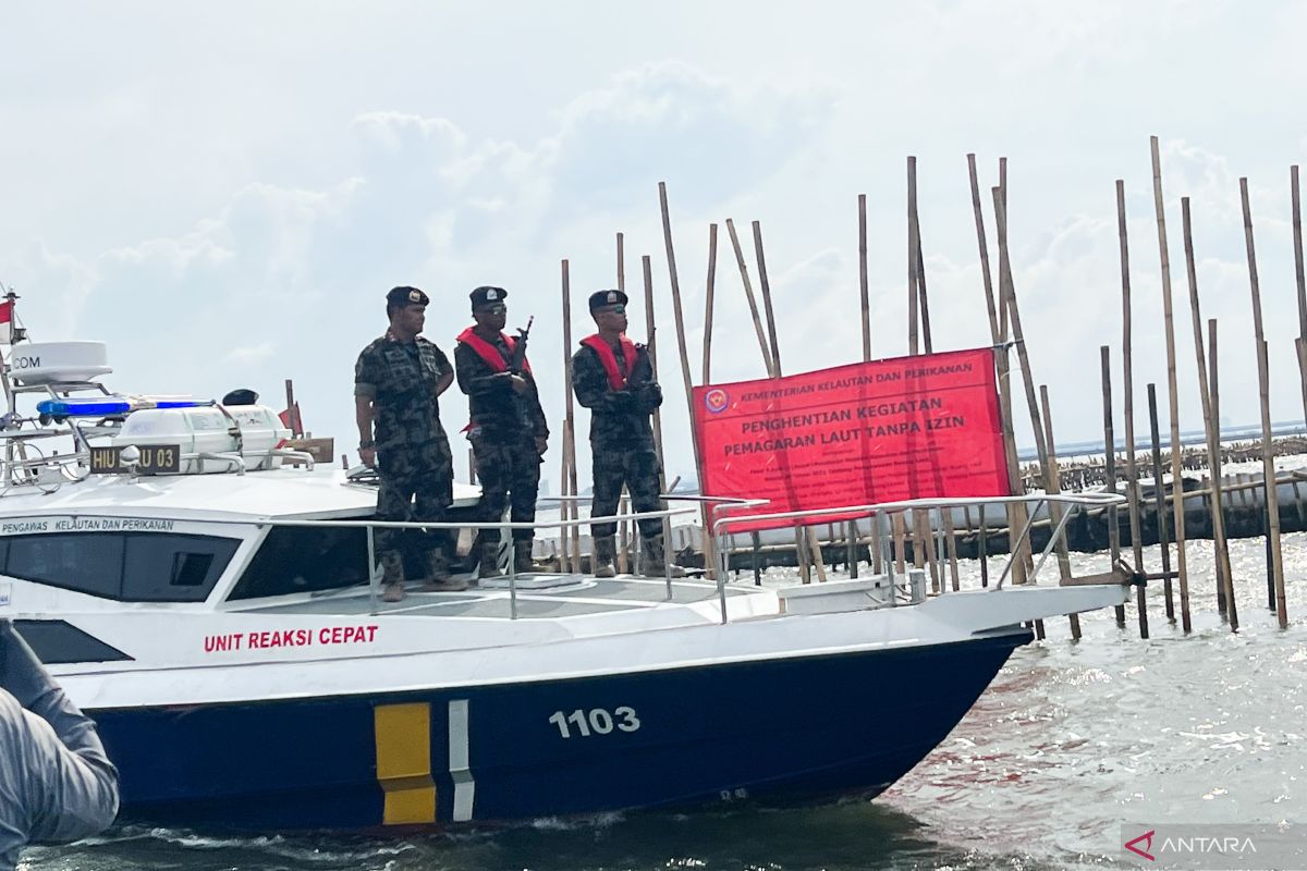 KKP segel pagar laut tanpa izin di perairan Bekasi