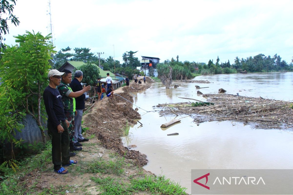 Tanggul Sungai Aceh Tamiang abrasi puluhan meter dihantam banjir