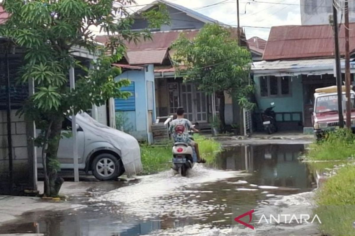 Banjir sedang landa sejumlah wilayah di Kota Banjarmasin