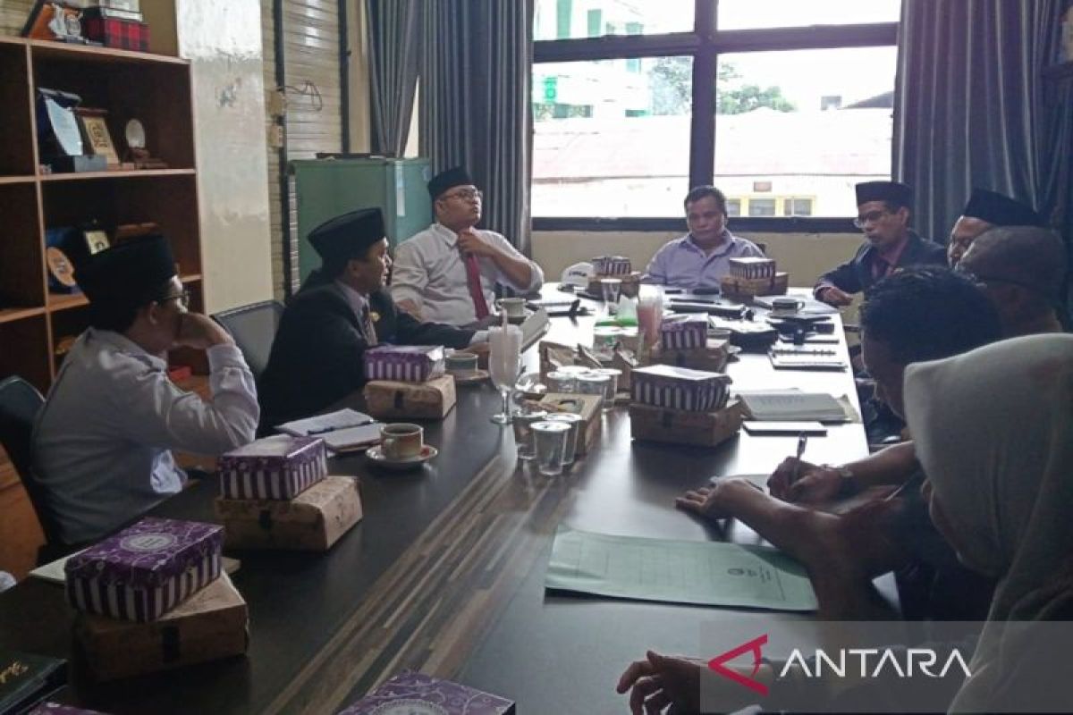 DPRD Kotabaru rapat kerja dengan mitra bahas haji 2025