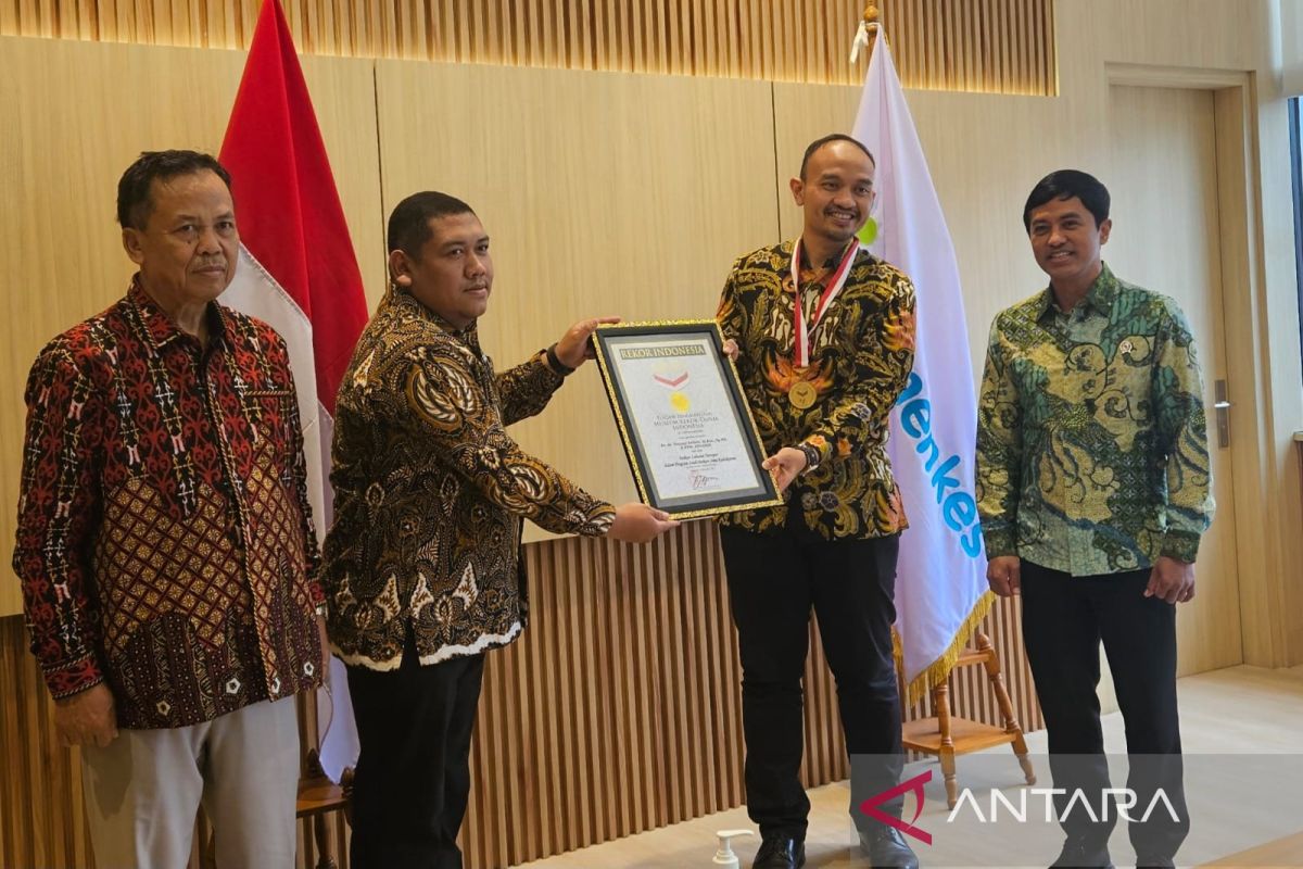 Pegawai Kemenkes raih rekor MURI atas kelulusan S3 Kedokteran tercepat