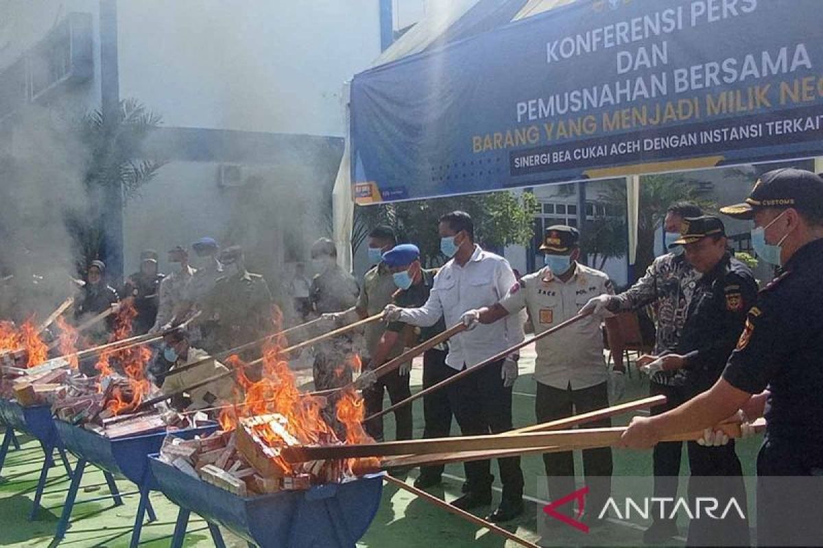 Bea Cukai Aceh ajak masyarakat laporkan peredaran rokok ilegal