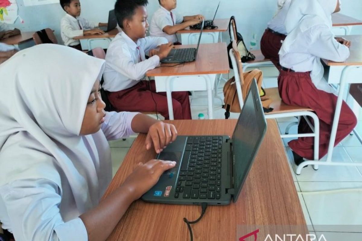 Beralih ke digital, Disdik Sergai salurkan bantuan TIK ke guru dan murid