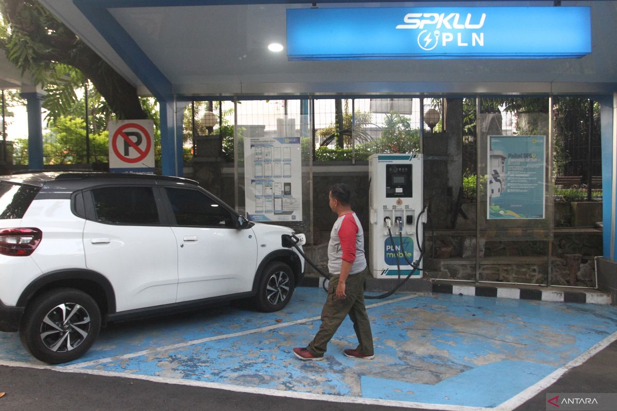 Simak kembali warta soal patroli siber, kesiapan SPKLU jelang mudik