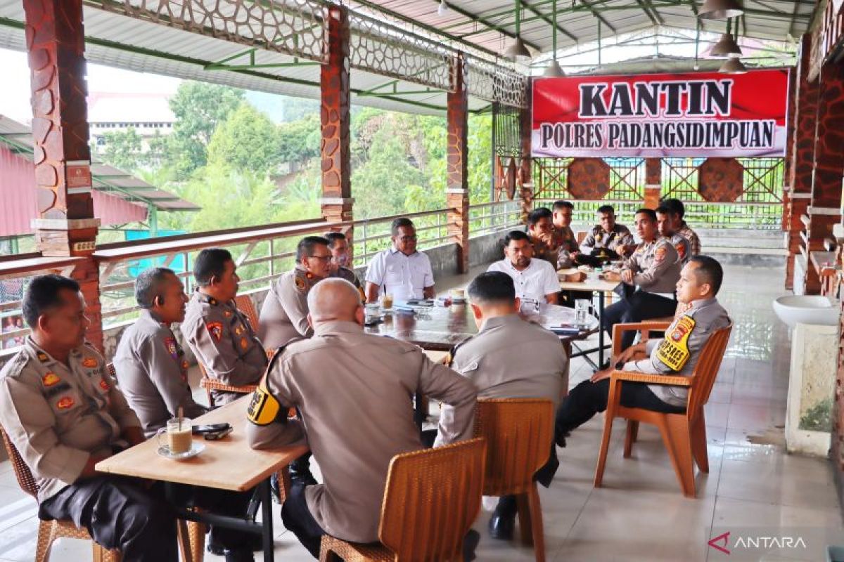 Kapolres Padangsidimpuan bersama PJU ngopi harmonis