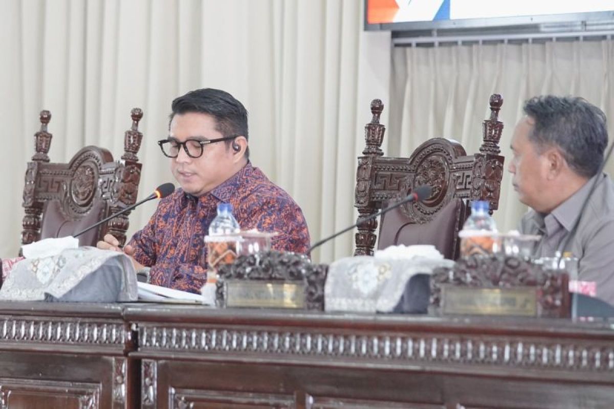 Rapat pimpinan DPRD-eksekutif bahas raperda penyertaan modal BPR dan PBG