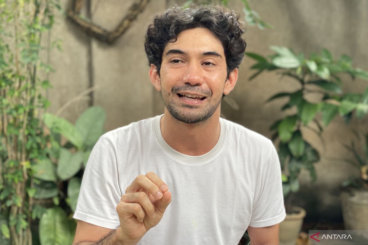 Reza Rahadian akui banyak belajar lakon dari Slamet Rahardjo