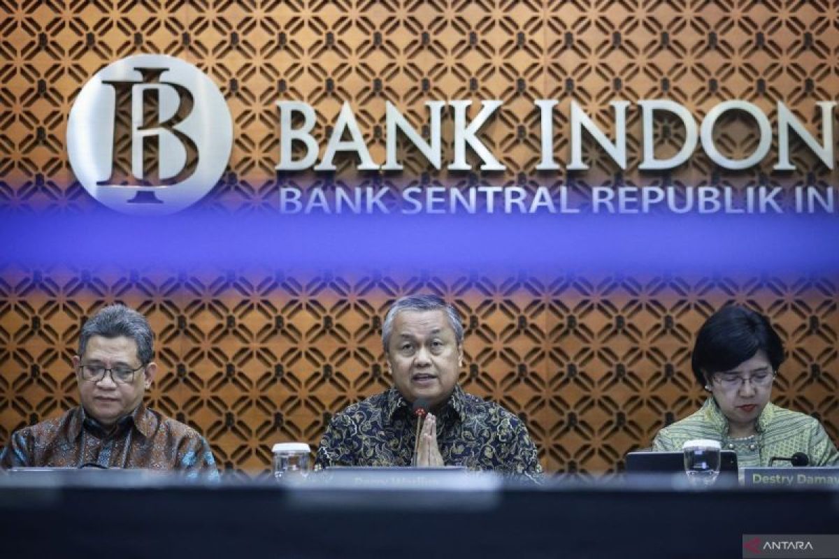 Ekonom sebut pemangkasan suku bunga acuan Bank Indonesia jadi langkah yang mengejutkan