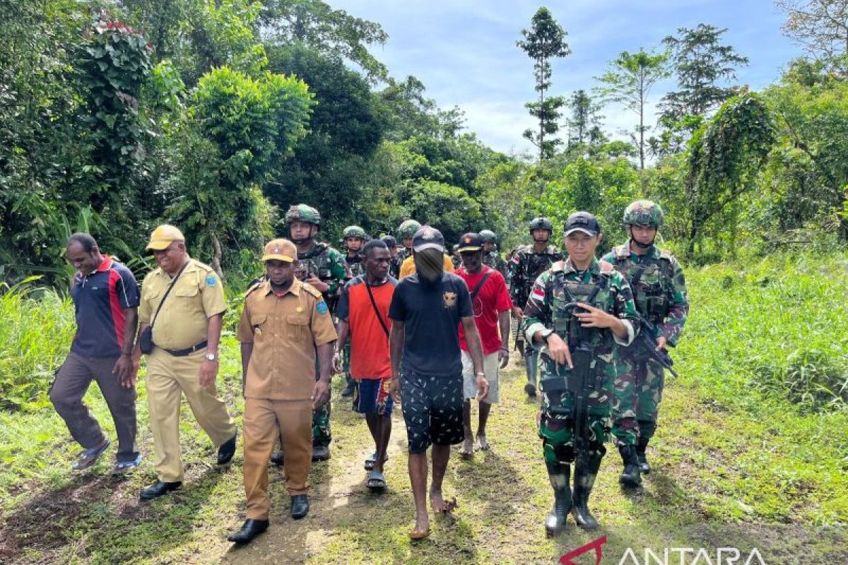 TNI: Wakil ketua OPM beserta keluarga serahkan diri