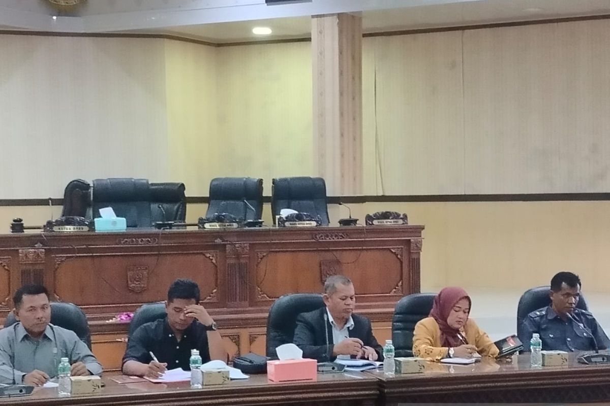 DPRD Agam bahas pengurangan keramba jaring apung di Danau Maninjau