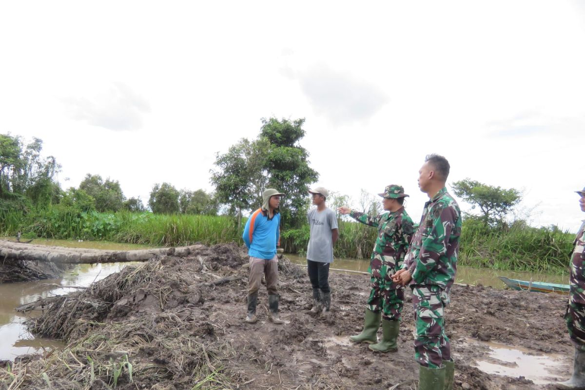 Kodim 1010/Tapin kawal perluasan cetak sawah di Desa Binderang