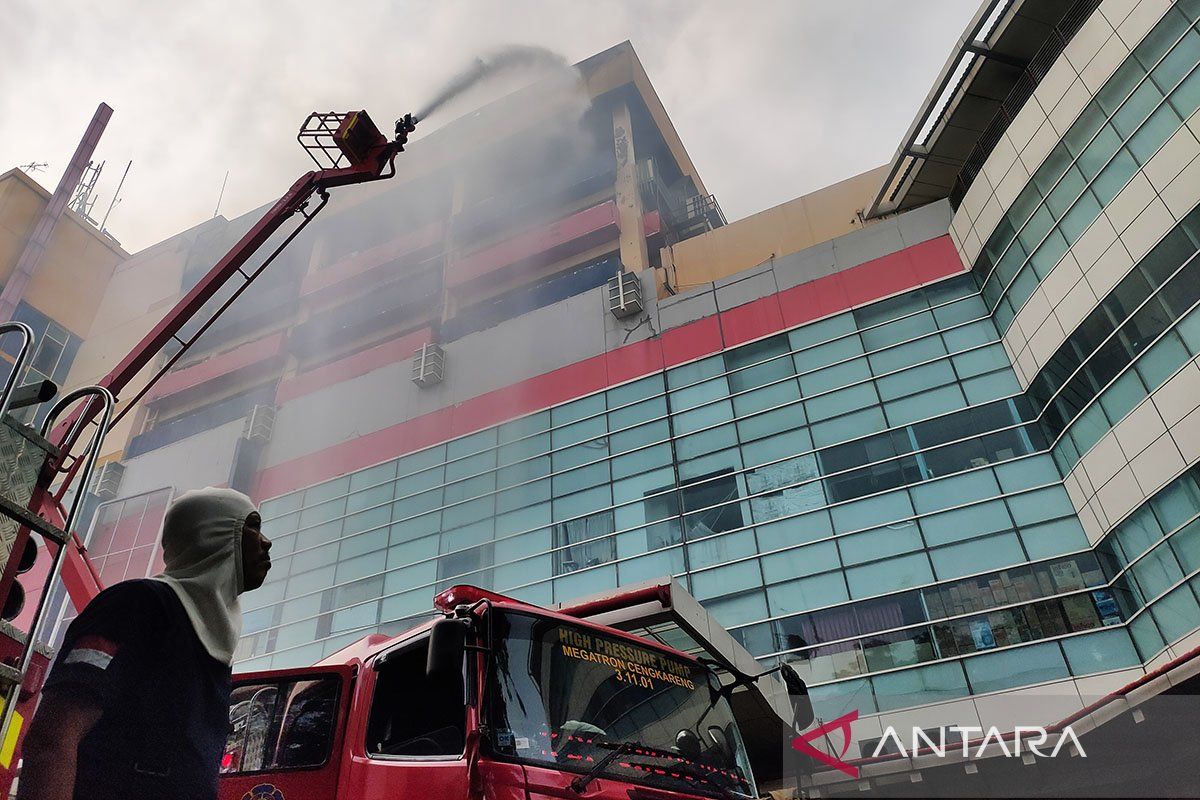 5 orang dilaporkan hilang dalam kebakaran Glodok Plaza