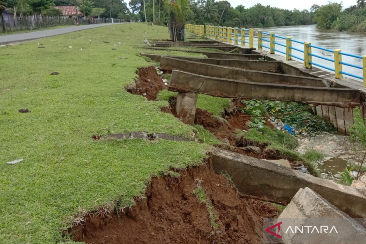 Warga Mukomuko pertanyakan realisasi pembangunan tanggul rusak