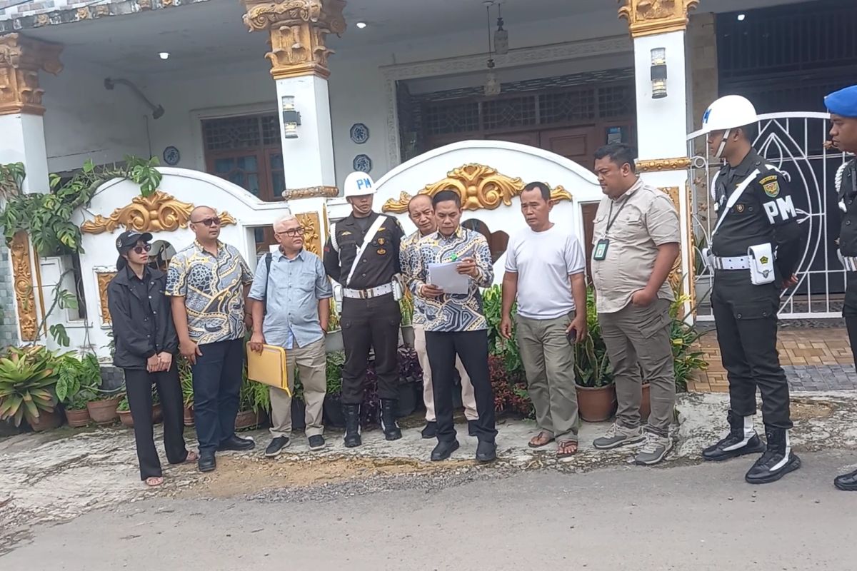 Pengadilan eksekusi satu unit kendaraan yang telah incraht