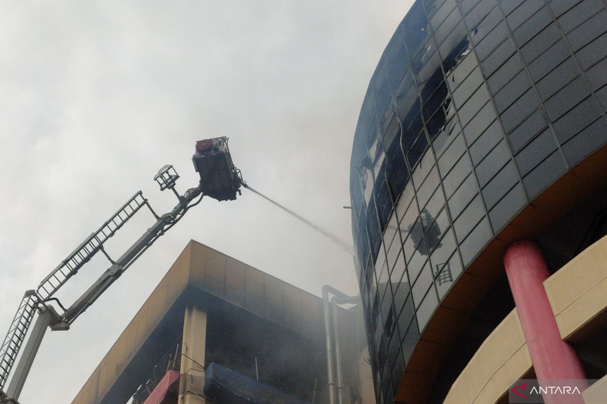 Tim Puslabfor Polri belum bisa masuk ke Glodok Plaza