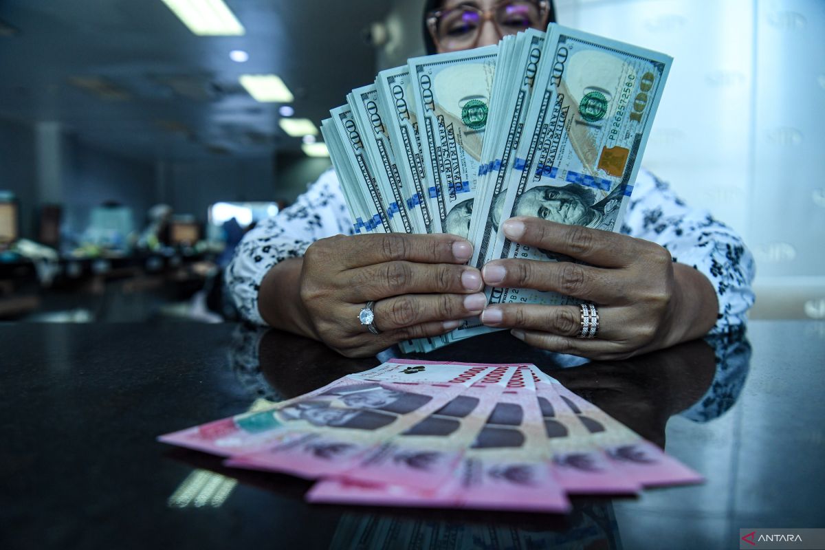 Rupiah pada Selasa pagi menguat jadi Rp16.293 per dolar AS