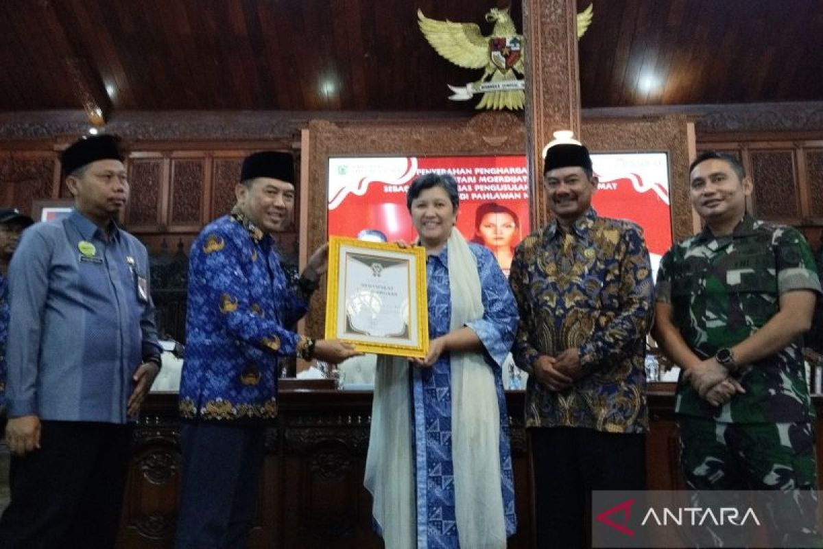 Wakil Ketua MPR Lestari Moerdijat dapat penghargaan dari Pemkab Jepara