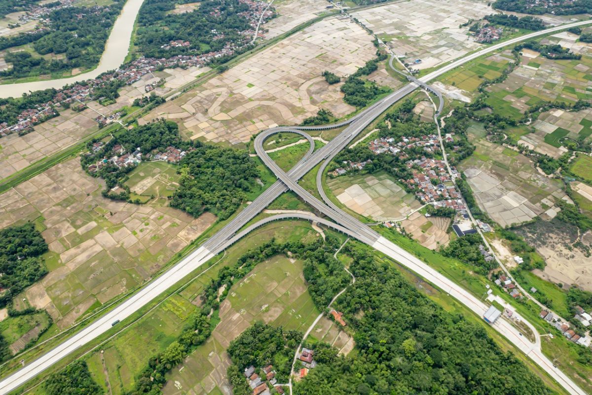 Pemerintah Dorong Penurunan Biaya Logistik Melalui Jalan Tol Serang Panimbang