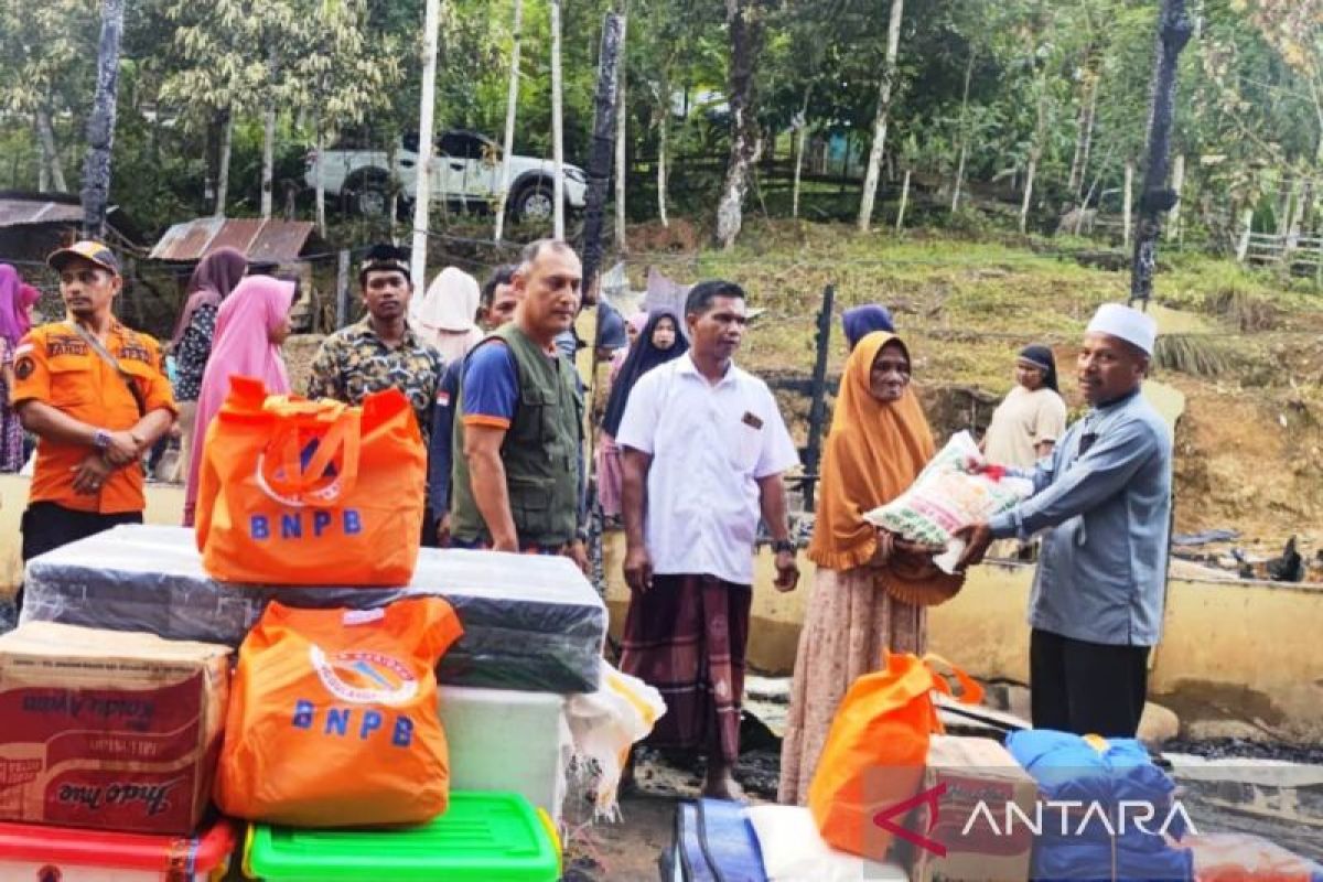 Pemkab Aceh Barat salurkan bantuan bagi korban kebakaran