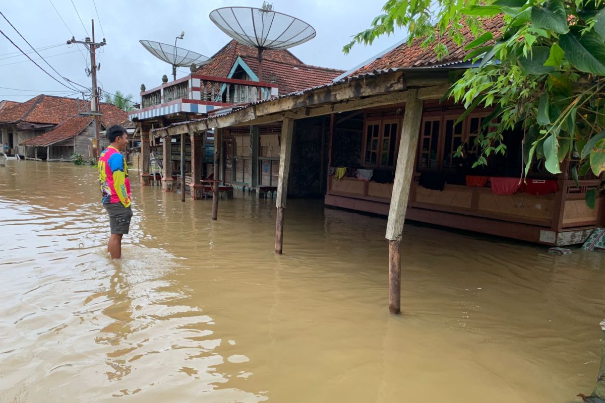 Ratusan rumah di Muba terendam banjir karena Sungai Sake meluap