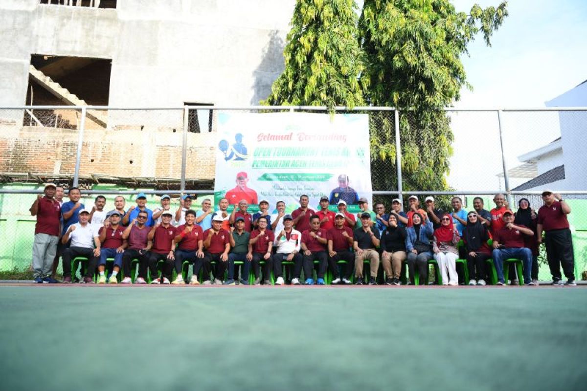 Turnamen Pemerintah Aceh tenis club untuk usia 105 tahun resmi dibuka