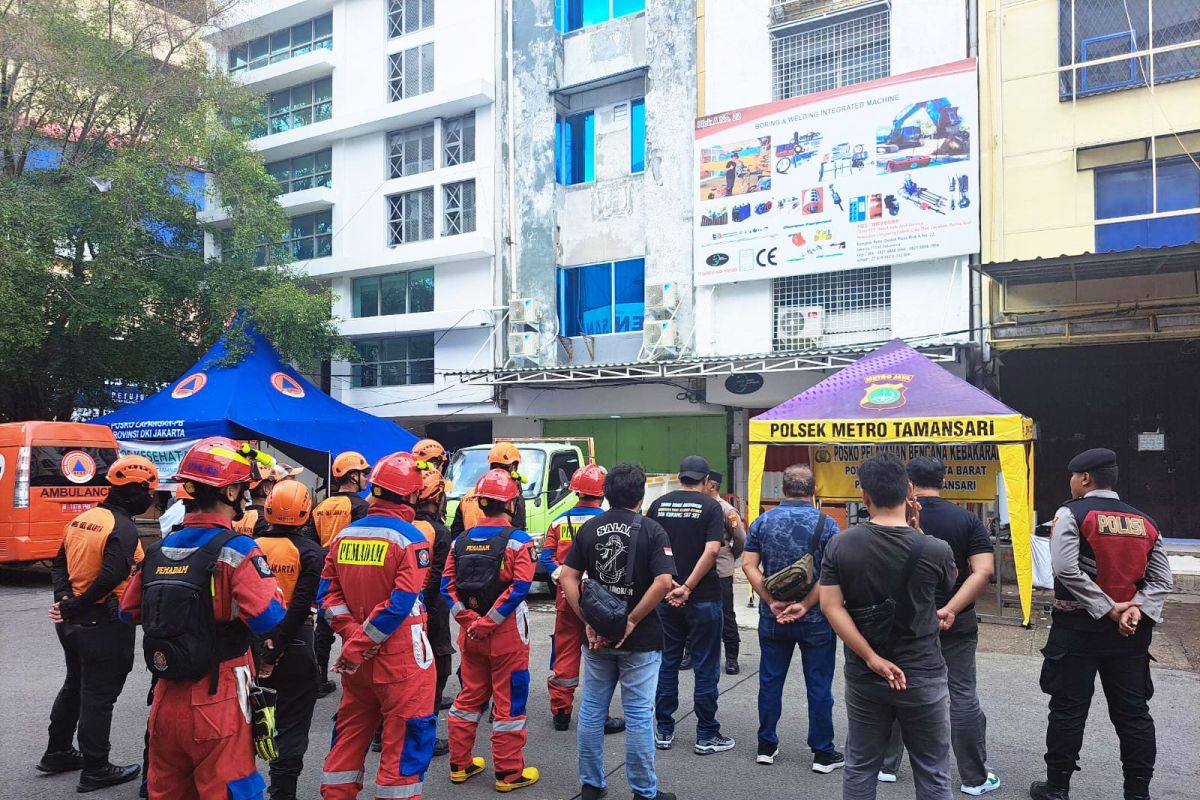 8 jenazah korban kebakaran Glodok Plaza dievakuasi ke RS Polri