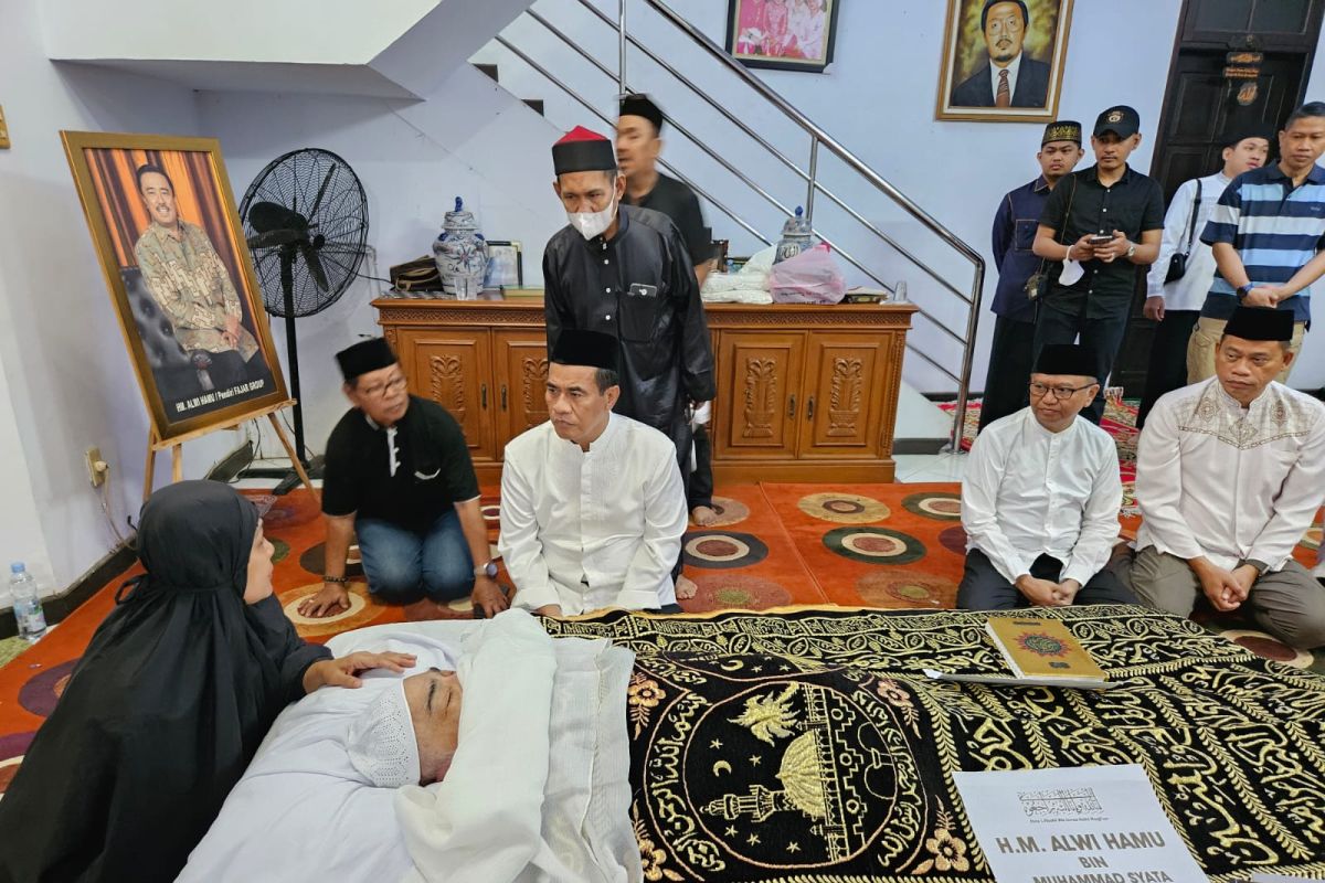 Mengenal Alwi Hamu, pendiri Fajar Group yang tutup usia di 80 tahun