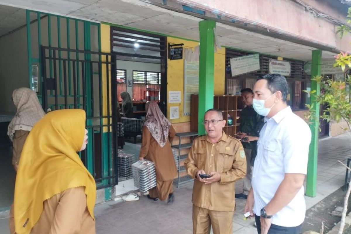 Program makan bergizi gratis resmi dimulai di lima SD Dumai, Polisi turun memantau