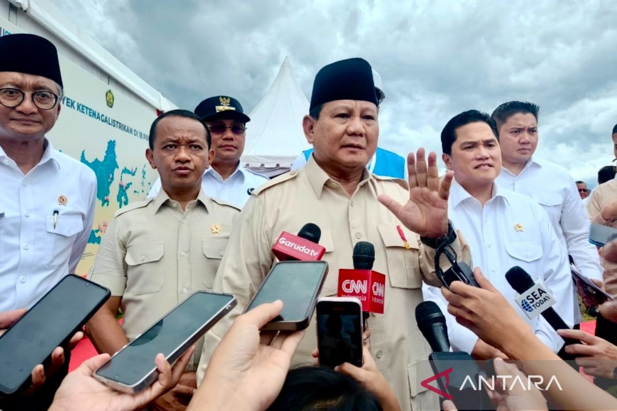 Prabowo celebrates government's success in controlling prices