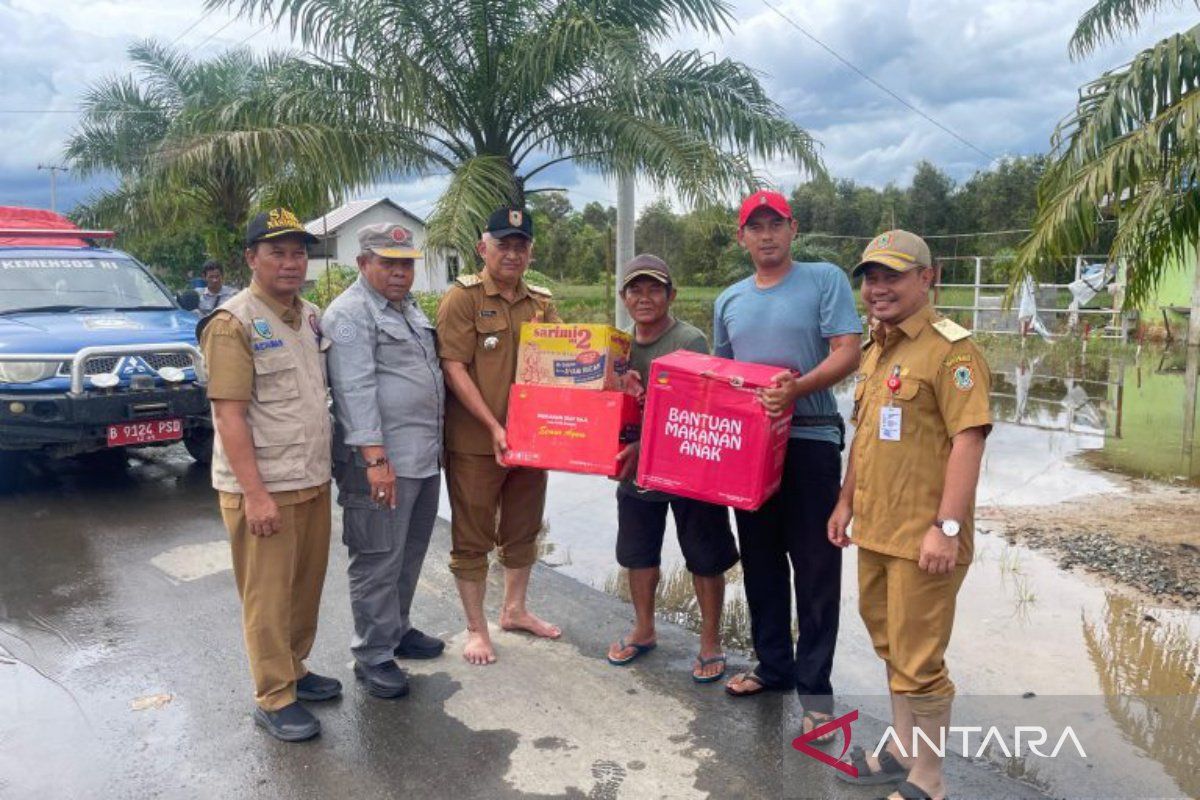 Pemprov Kalsel salurkan bantuan darurat banjir di dua desa di Banjar