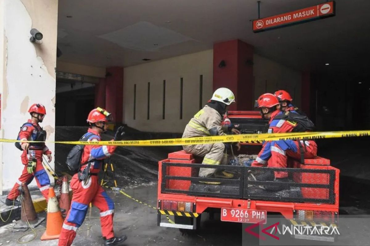 Kebakaran Glodok Plaza: Enam korban diduga pilot, pramugari, dan teknisi pesawat