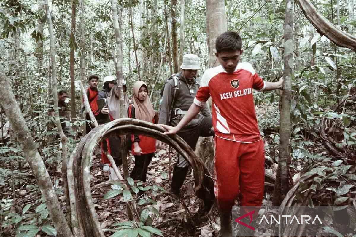 Lembaga lingkungan edukasi pelajar jaga alam sejak dini