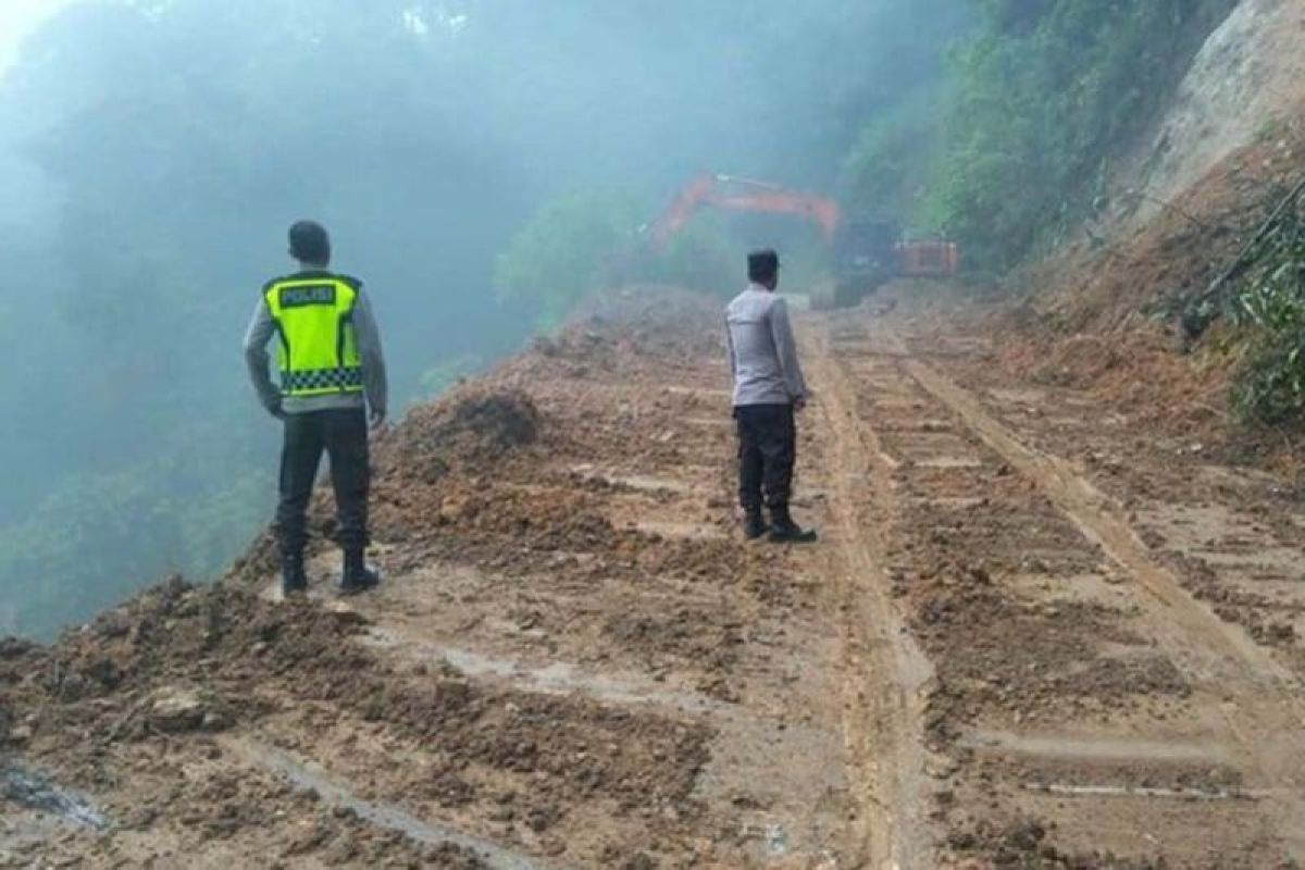 Dua kali longsor, lintas Aceh Timur-Gayo Lues kembali normal