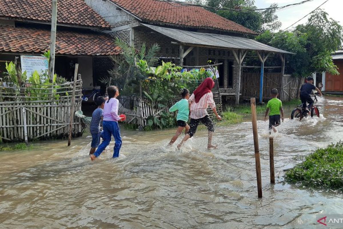 BPBD imbau warga pesisir Tangerang waspadai potensi banjir