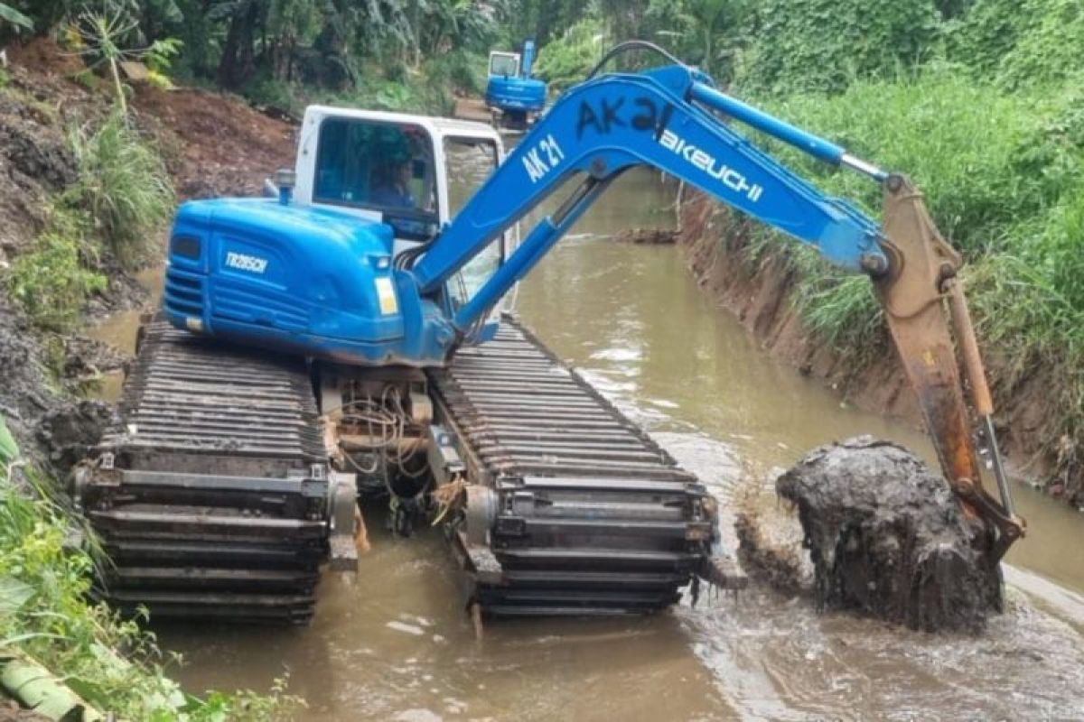 SDA Jaksel keruk Kali Krukut di Cilandak Timur untuk cegah banjir