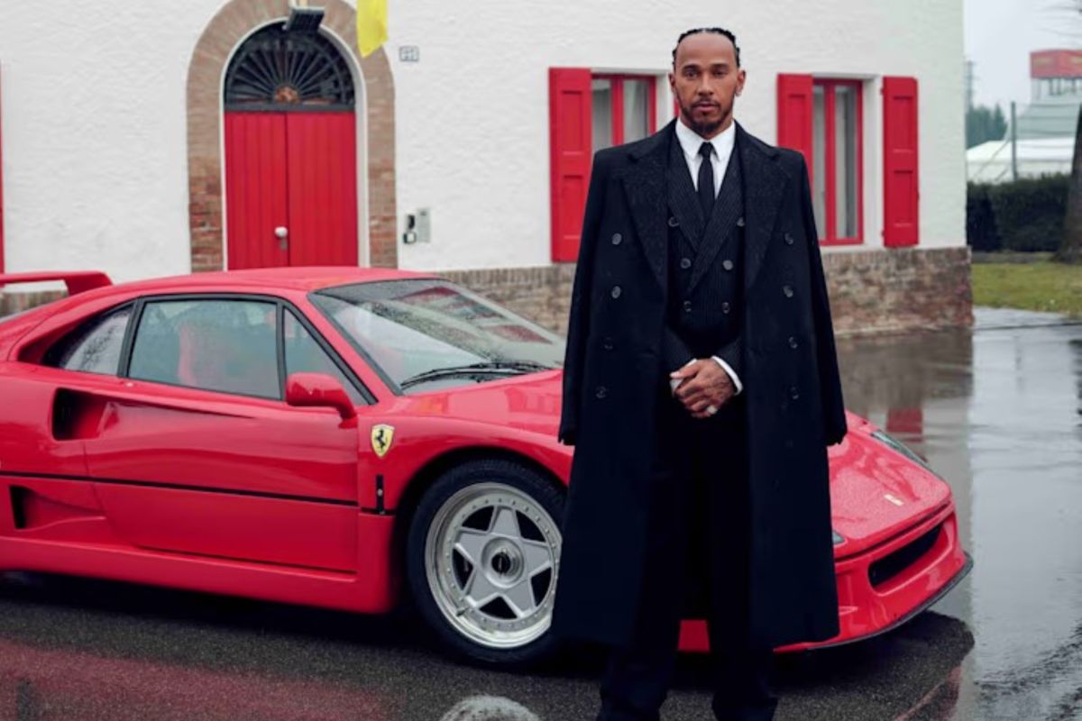 Hamilton foto dengan F40 di hari pertama sebagai pembalap Ferrari