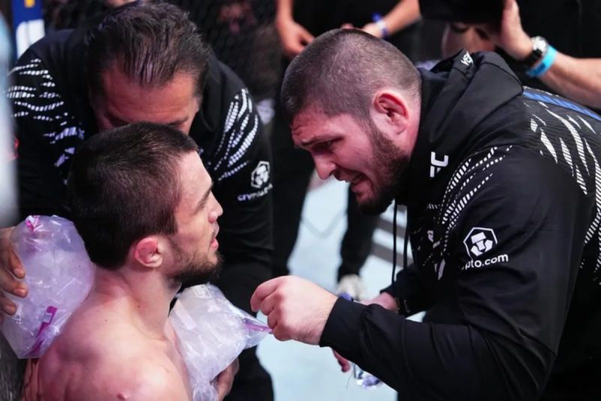 Khabib: Islam Makhachev buktikan jadi petarung terbaik di dunia